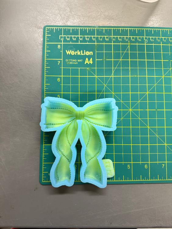 Flowing Twisty Bow 3D